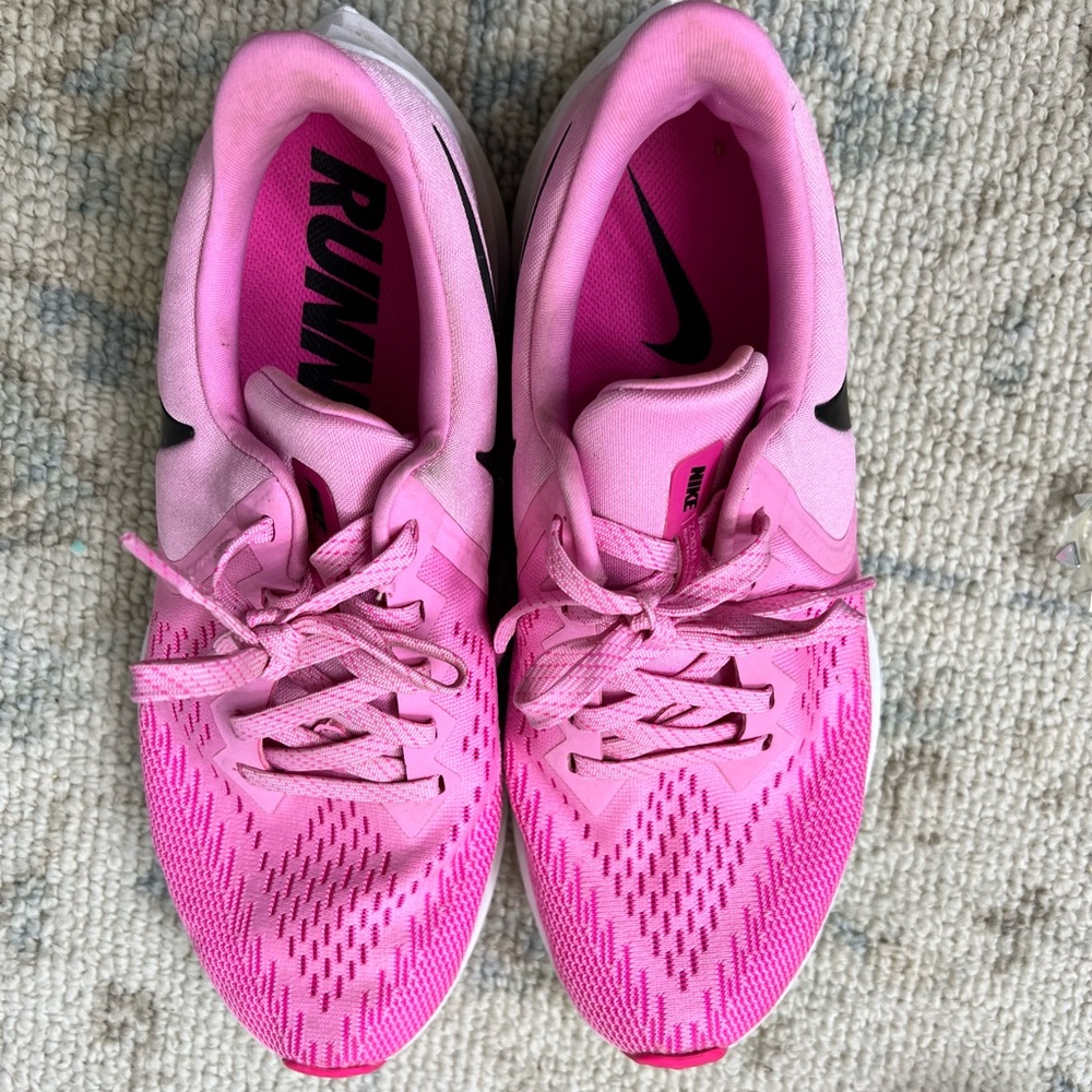 Nike tennis shoes